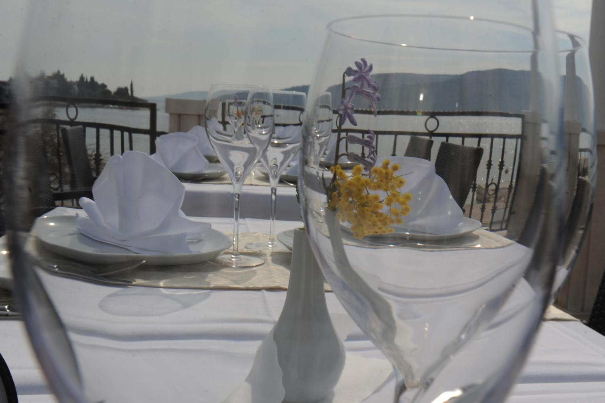 Villa Mediterana Seget Vranjica Exteriör bild
