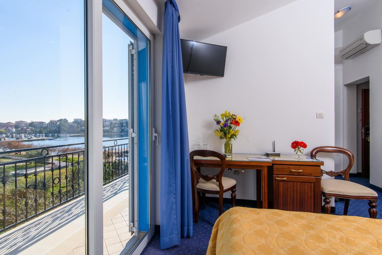 Villa Mediterana Seget Vranjica Exteriör bild