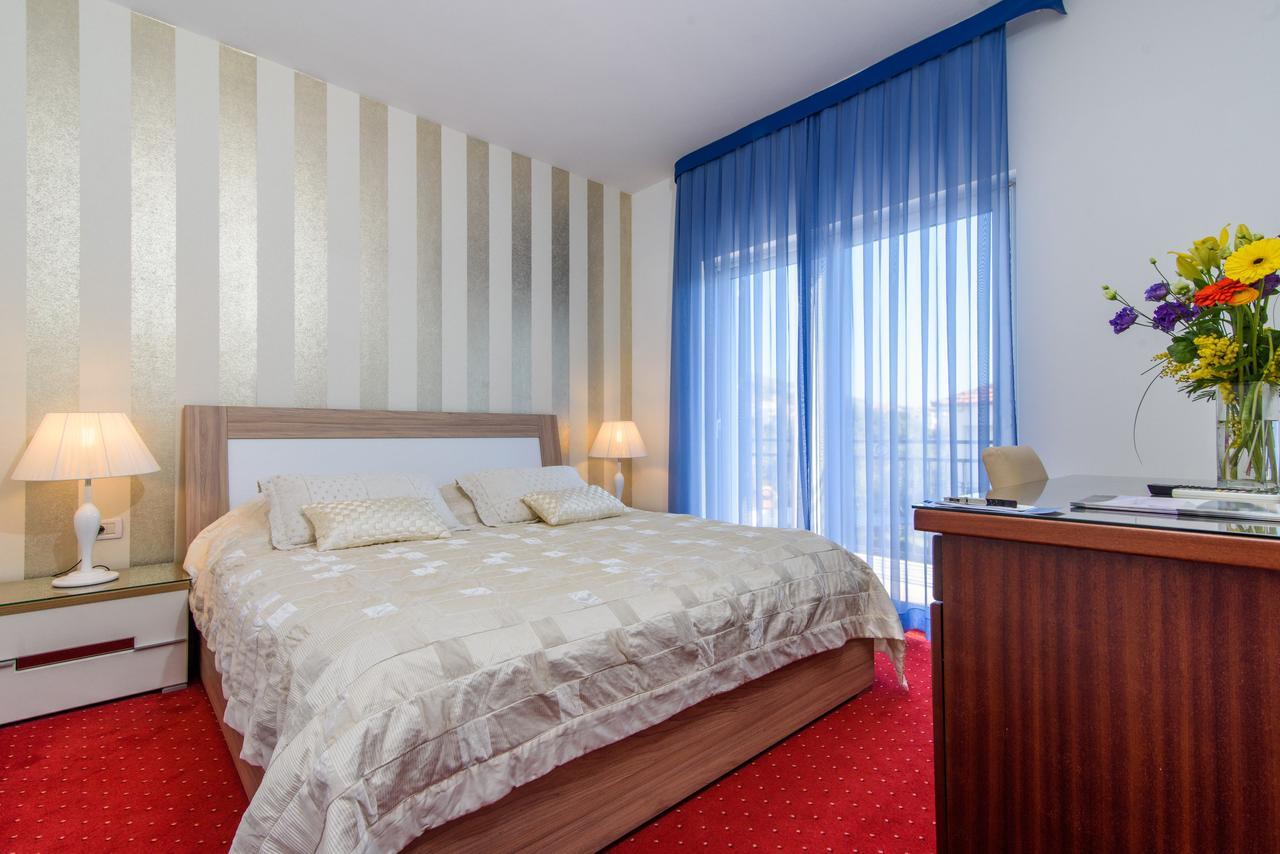 Villa Mediterana Seget Vranjica Exteriör bild