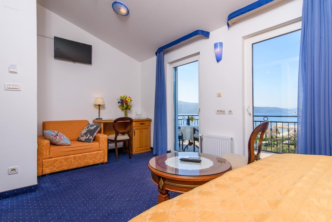 Villa Mediterana Seget Vranjica Exteriör bild