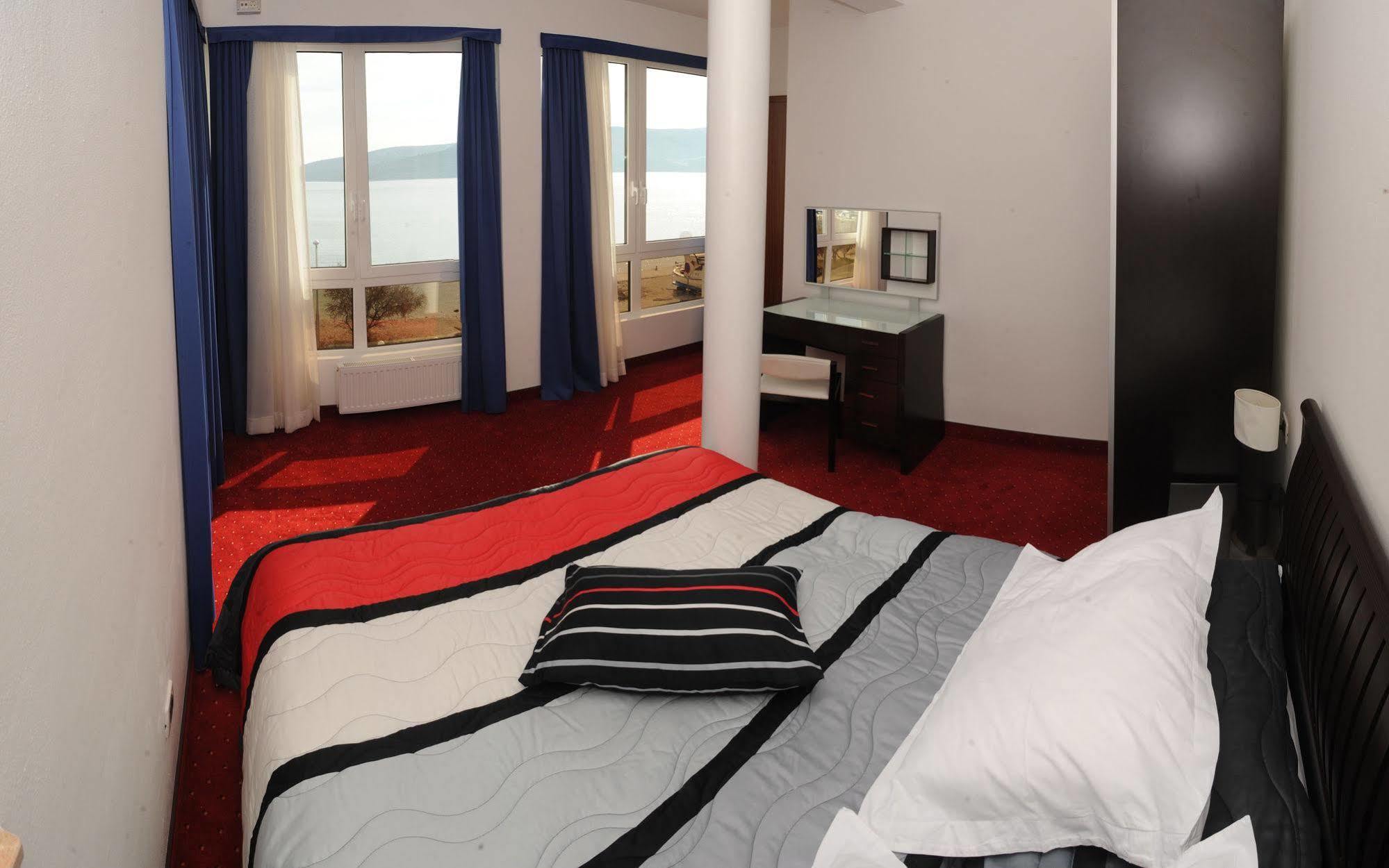 Villa Mediterana Seget Vranjica Exteriör bild