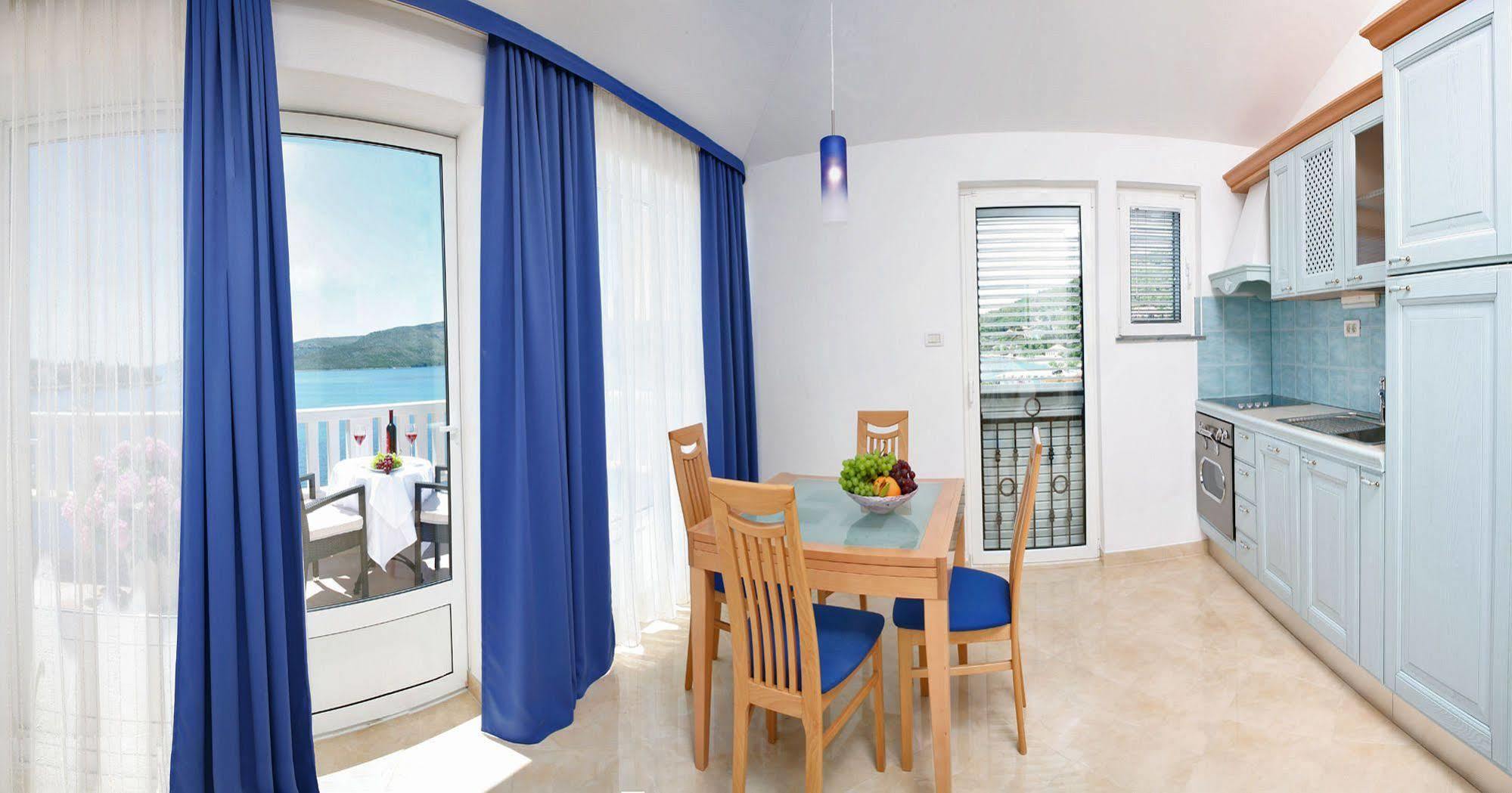 Villa Mediterana Seget Vranjica Exteriör bild