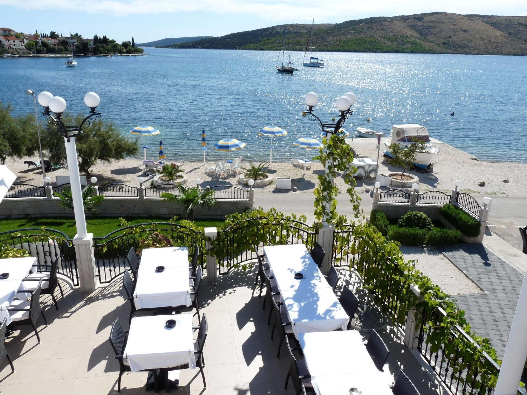 Villa Mediterana Seget Vranjica Exteriör bild
