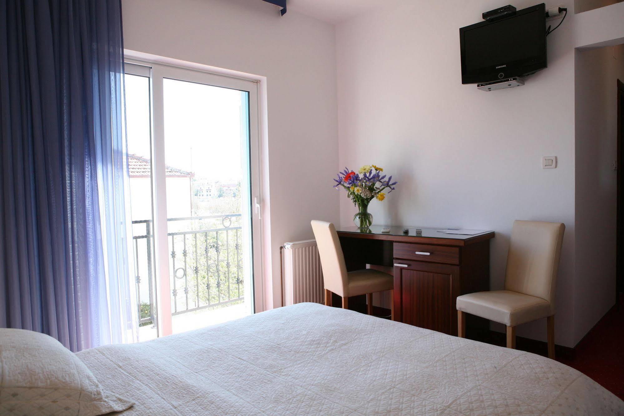 Villa Mediterana Seget Vranjica Exteriör bild